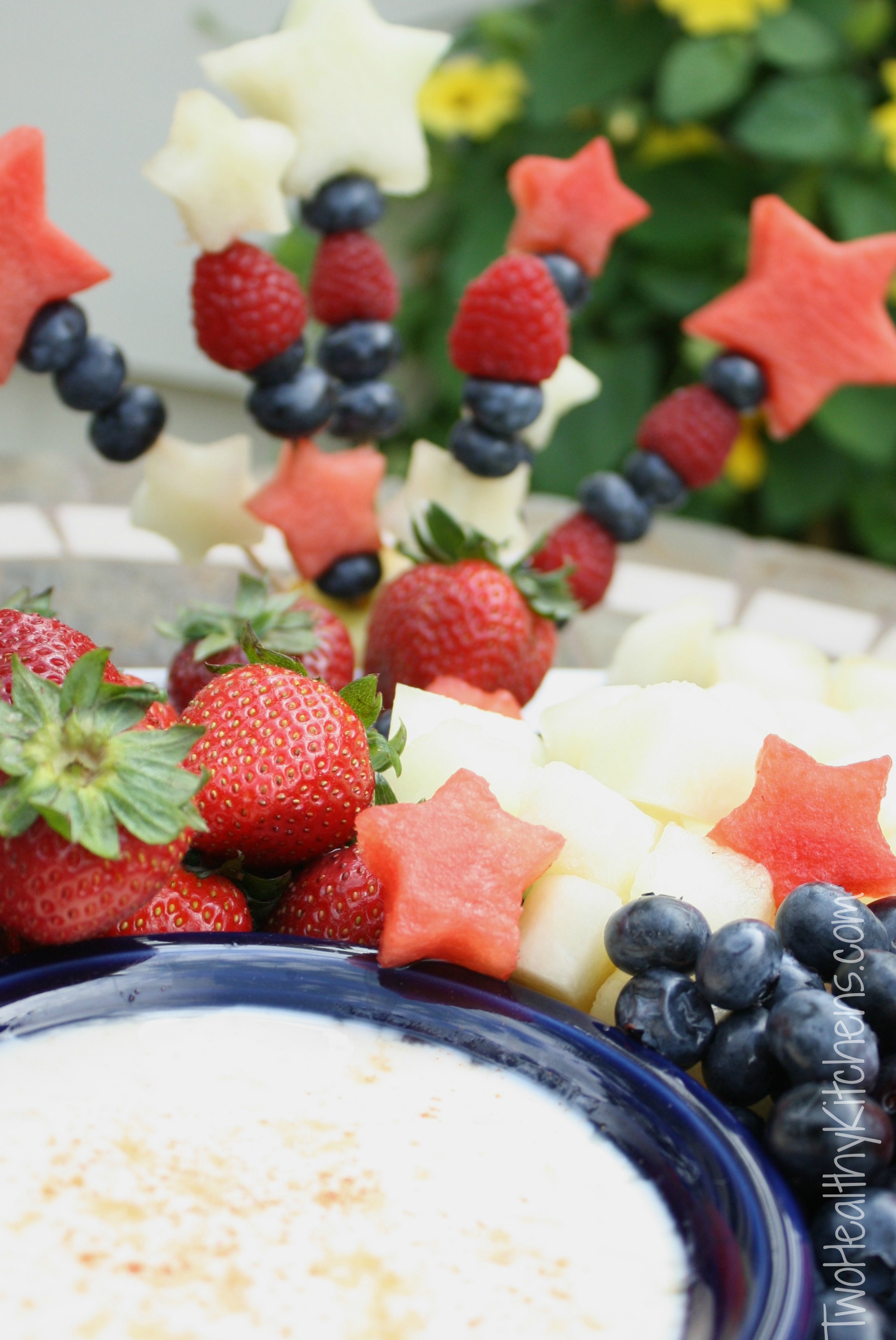 Healthy SugaredVanilla Yogurt Fruit Dip